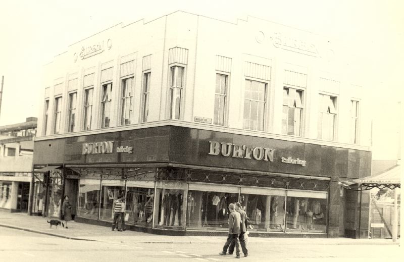 33, Burtons, corner of Arpley Road and High St, now McDonalds, 1973.jpg